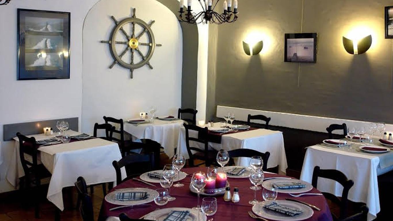 Logis Hôtel Les Chardons Bleus Restaurant Le Bistrot De La Mer