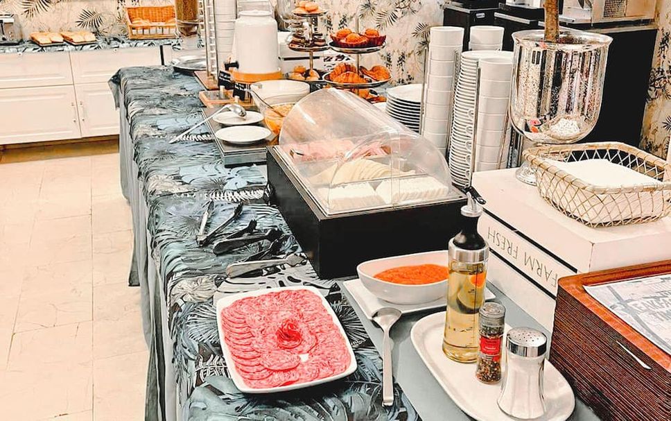 Buffet Photo