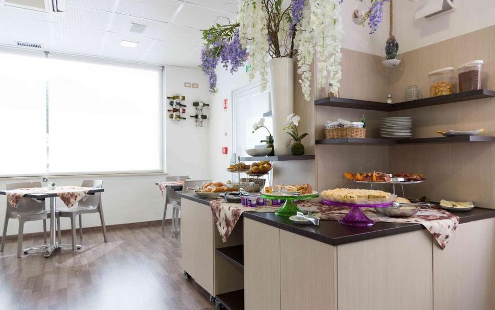 Buffet Photo