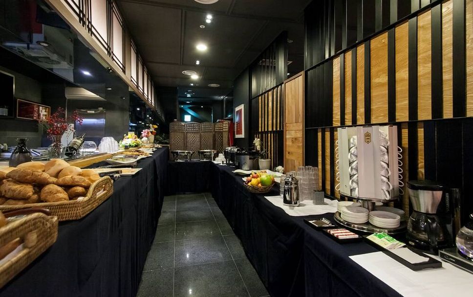 Buffet Photo