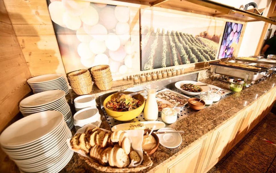 Buffet Photo