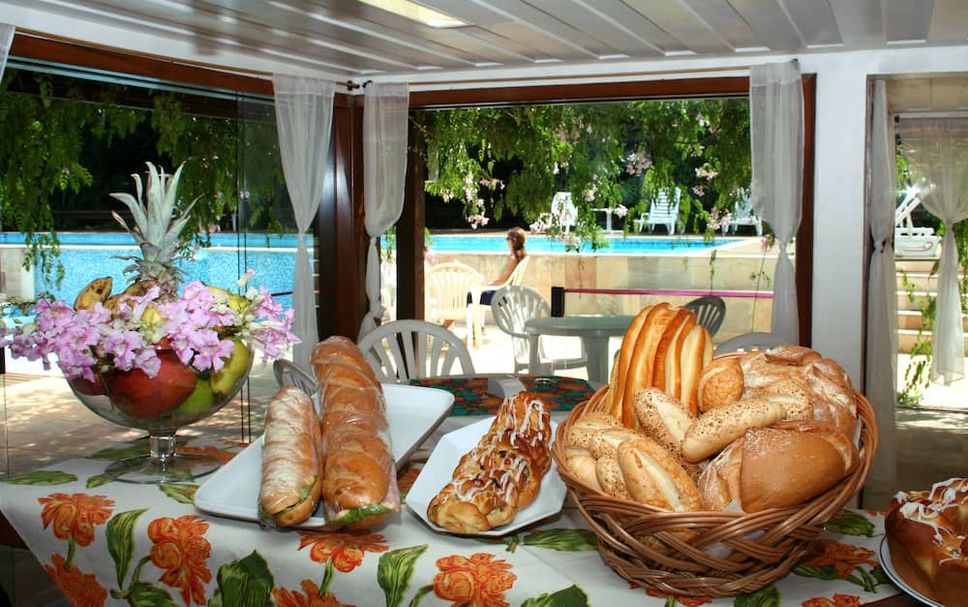 Buffet Photo