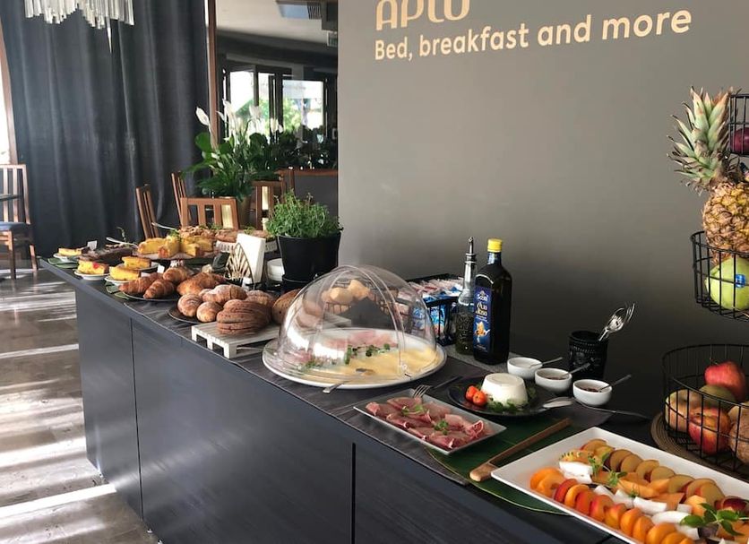 Buffet Photo