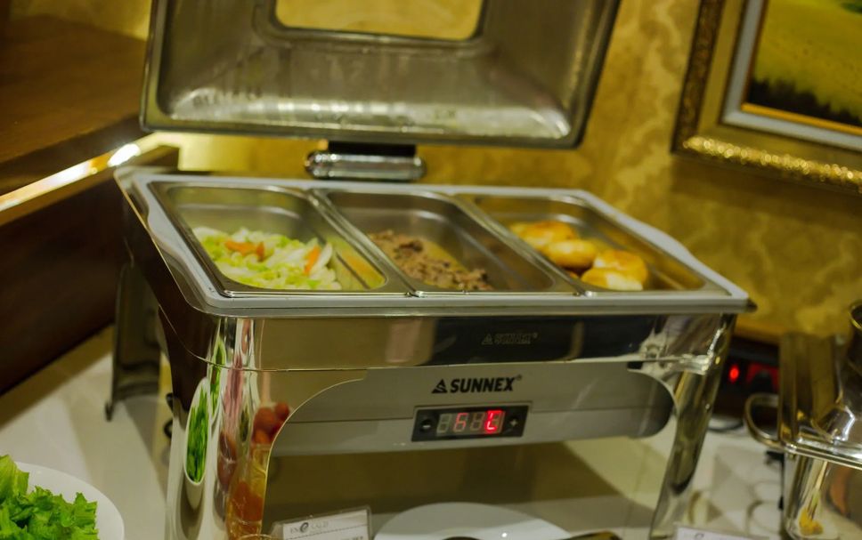 Buffet Photo
