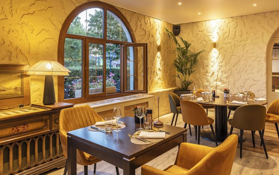 Restaurant Photo