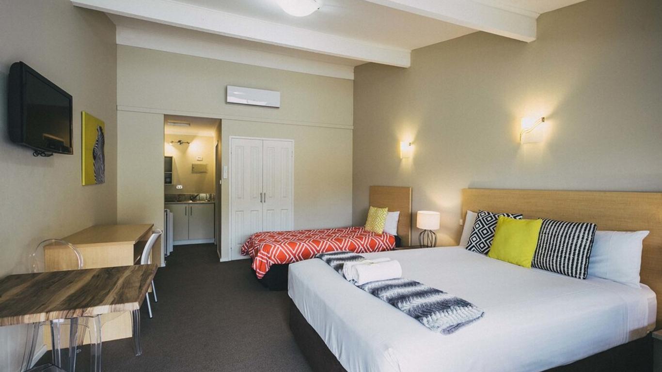 Six Degrees Motel