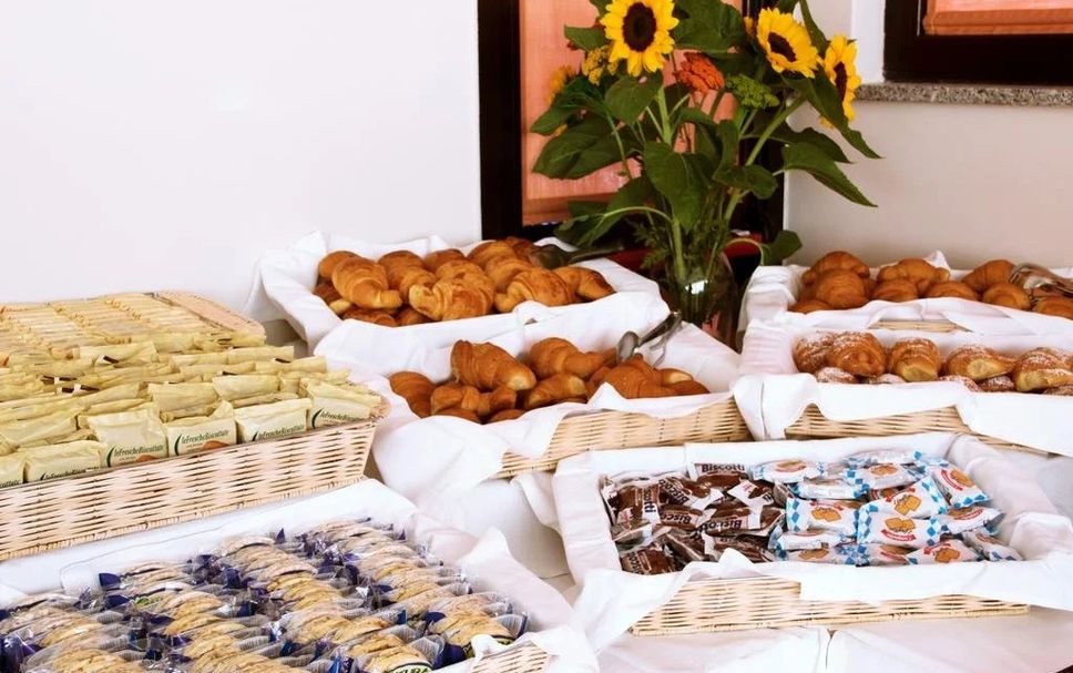 Buffet Photo