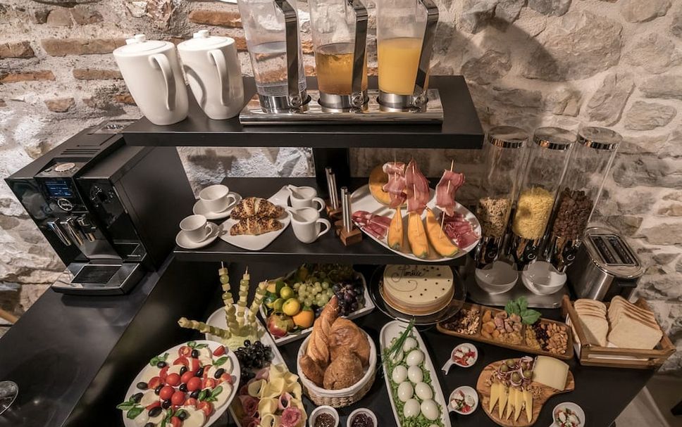 Buffet Photo