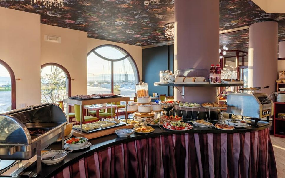 Buffet Photo