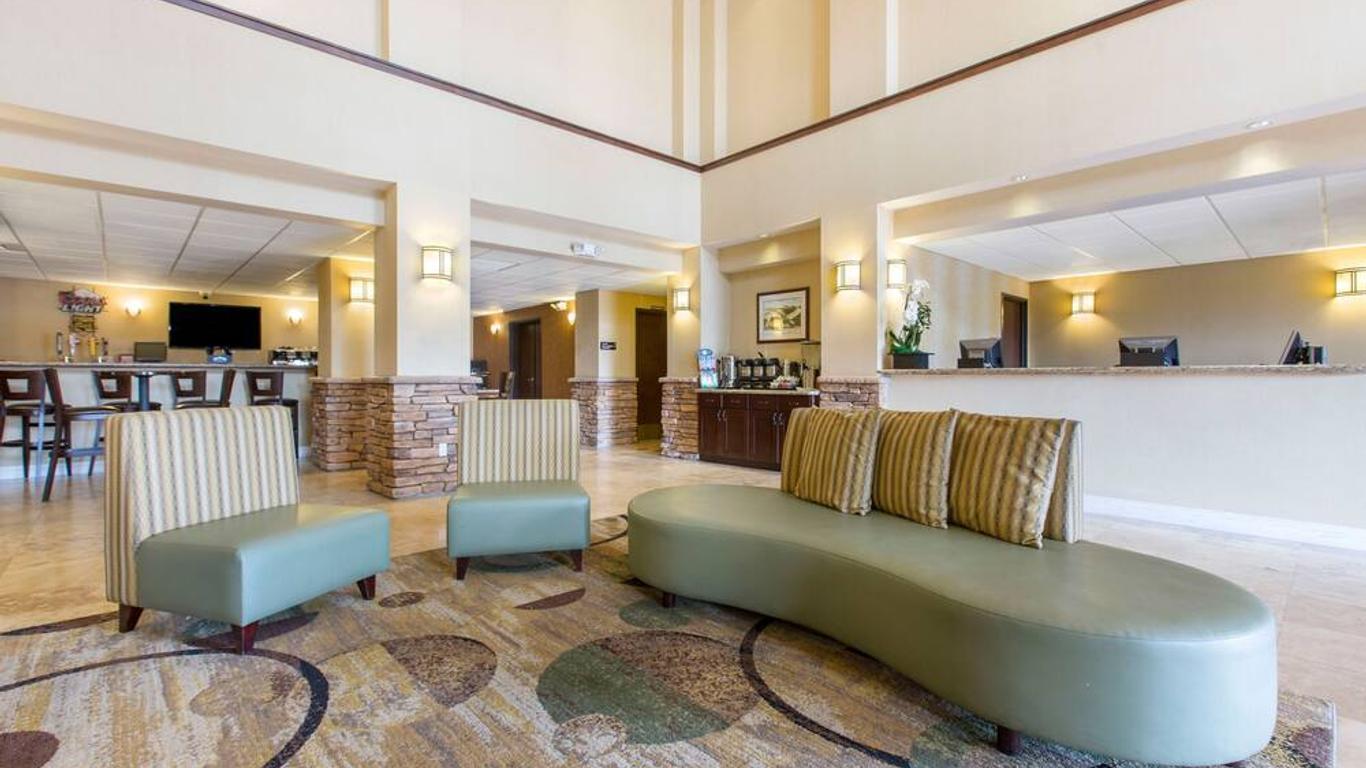 The Oaks Hotel & Suites