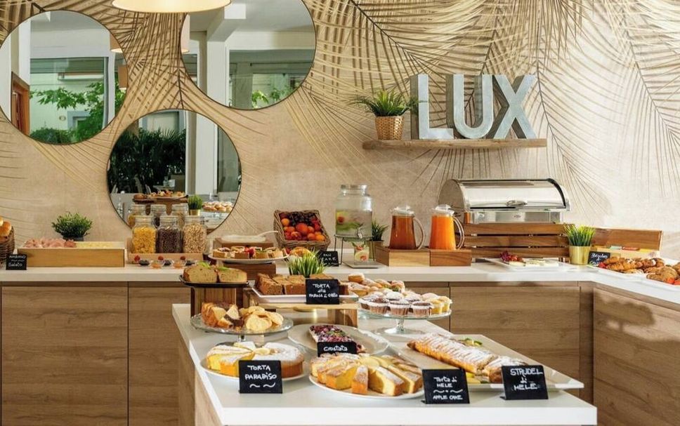 Buffet Photo