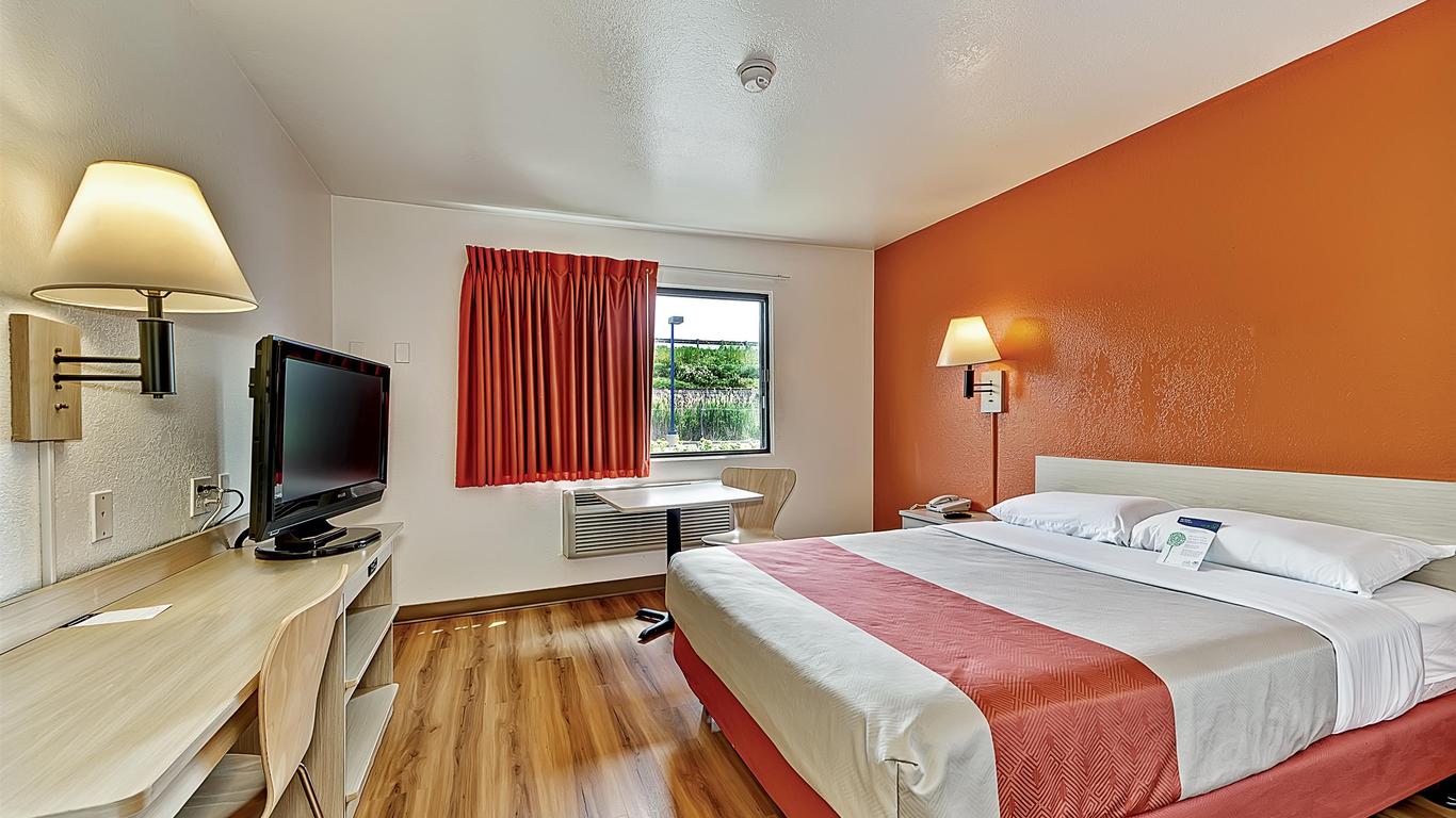 Motel 6 Chicago North - Glenview