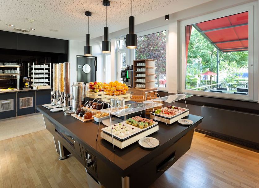 Buffet Photo