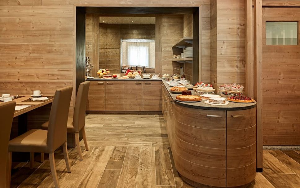 Buffet Photo
