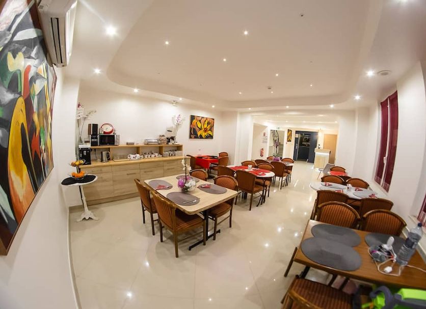 Restaurant Photo