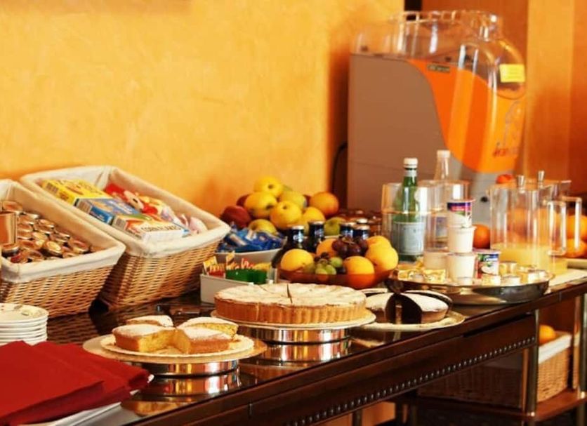 Buffet Photo