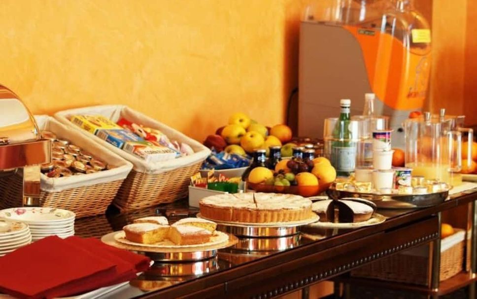 Buffet Photo