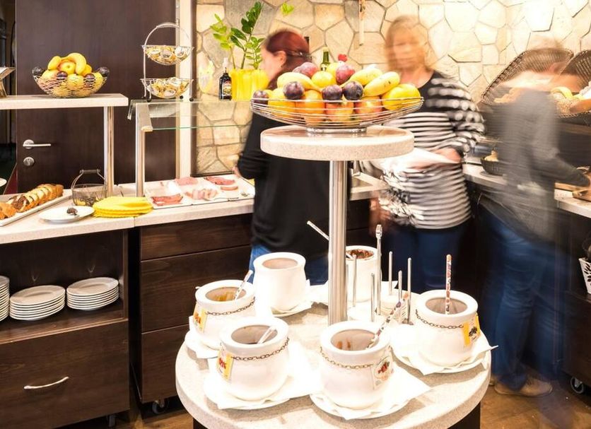 Buffet Photo