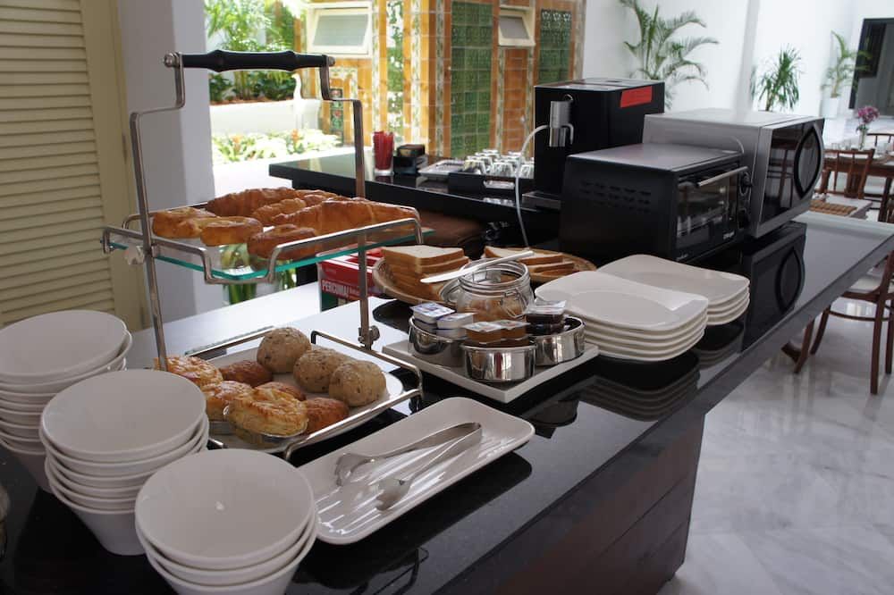 Buffet Photo