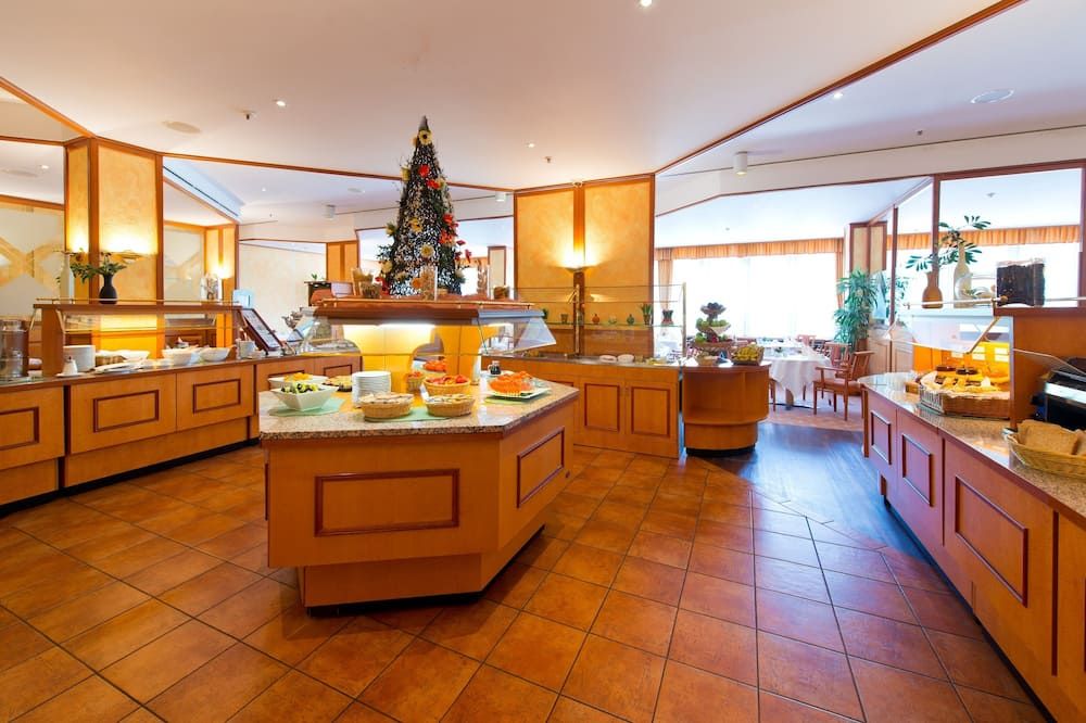 Buffet Photo