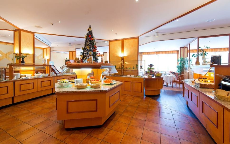Buffet Photo