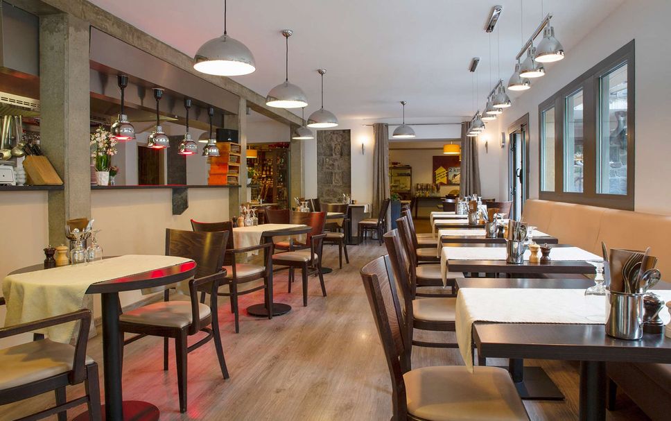 Restaurant Photo