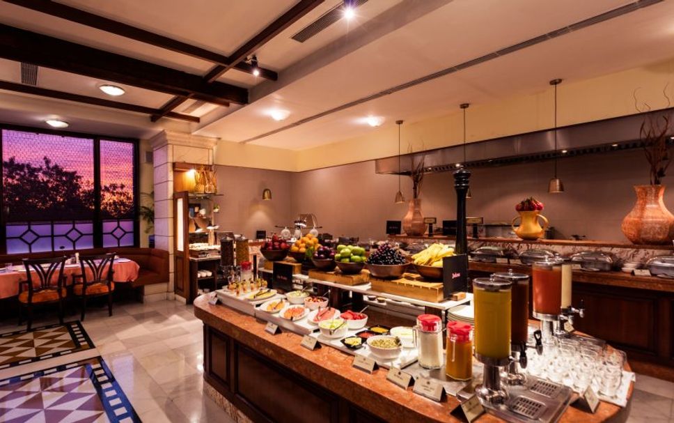 Buffet Photo